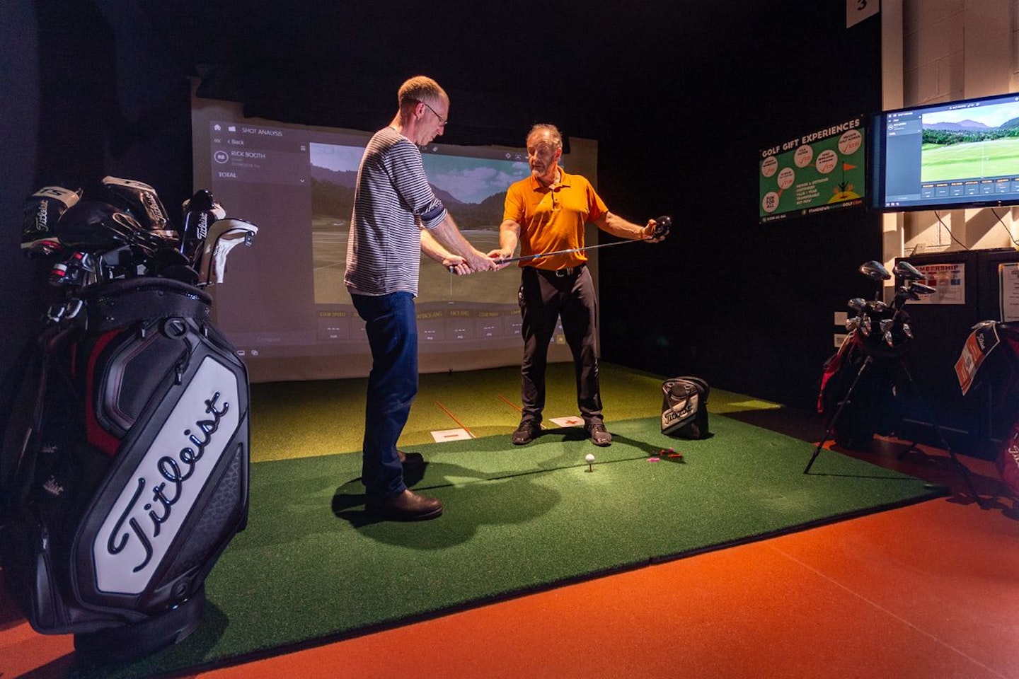 60 Minute Golf Lesson with an Advanced PGA Professional at the St. Andrews Indoor Golf Centre