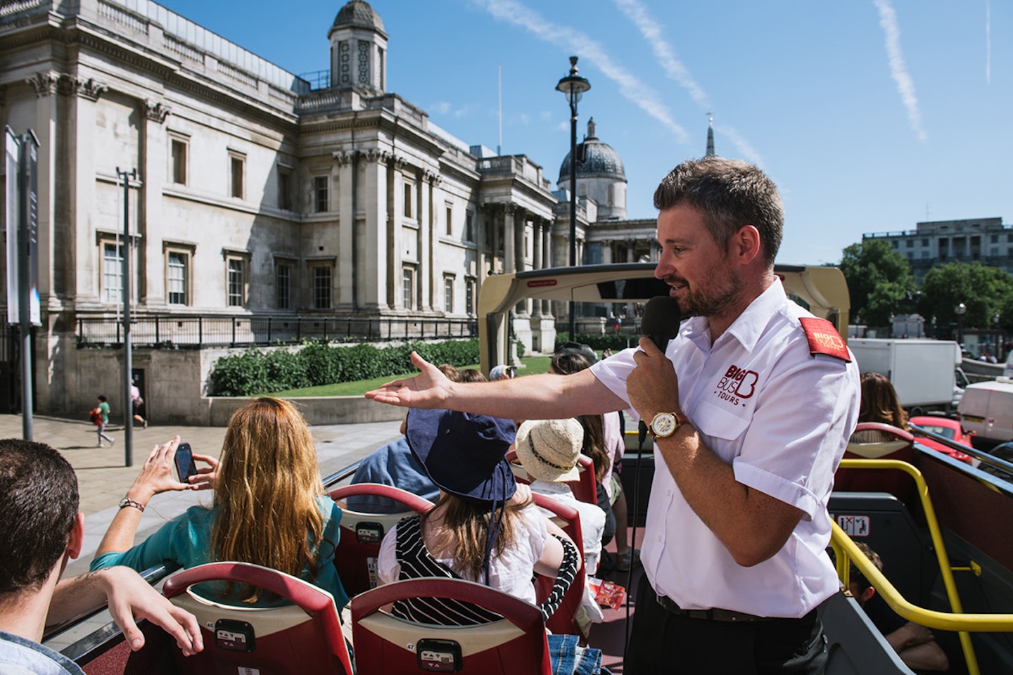 Explore London with Hop On Hop Off Sightseeing Bus Tour, River Cruise and Hard Rock Cafe Dining Experience for Two