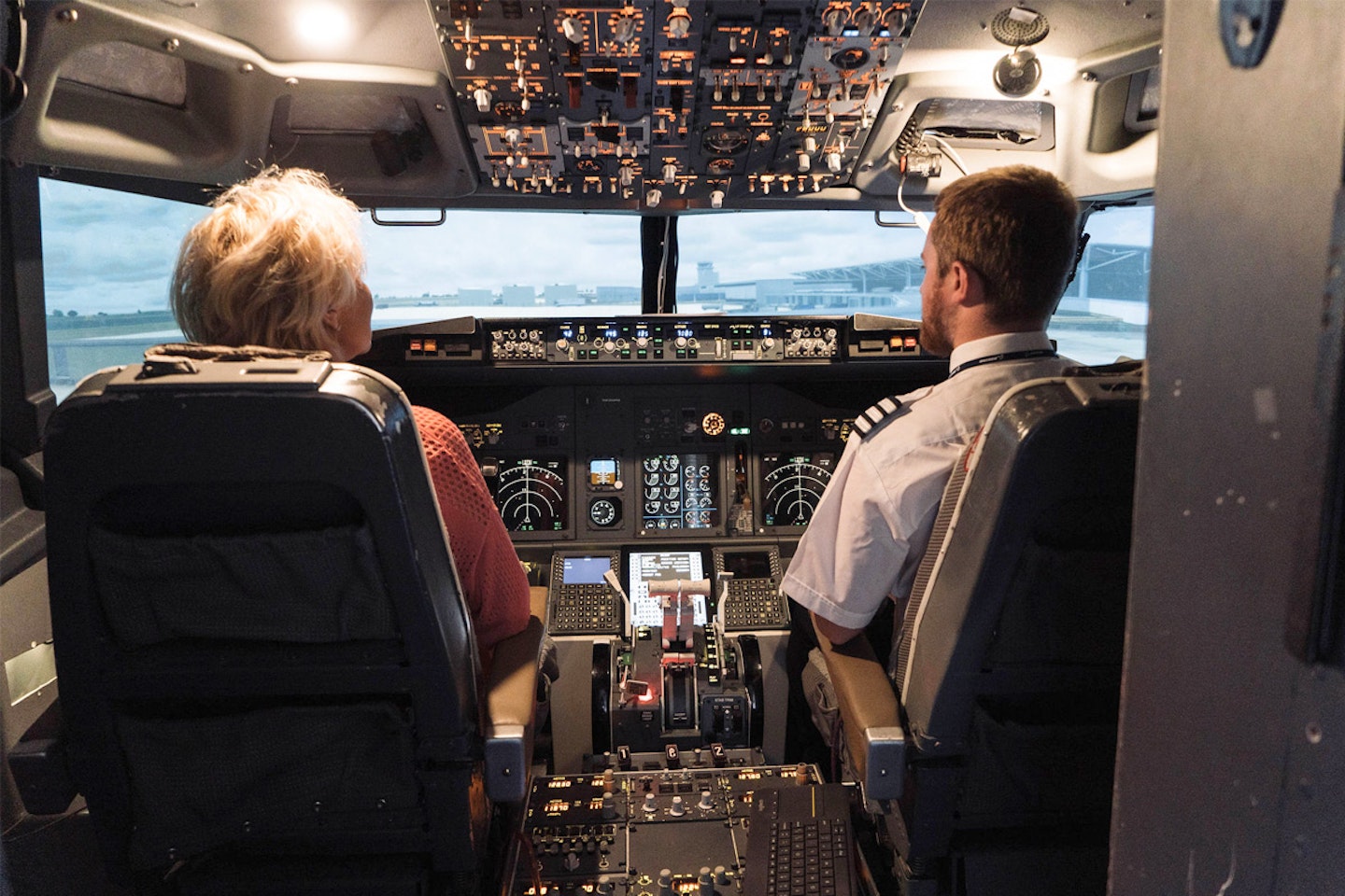 Flight Simulator Experience Aboard a Boeing 737 - 45 minutes