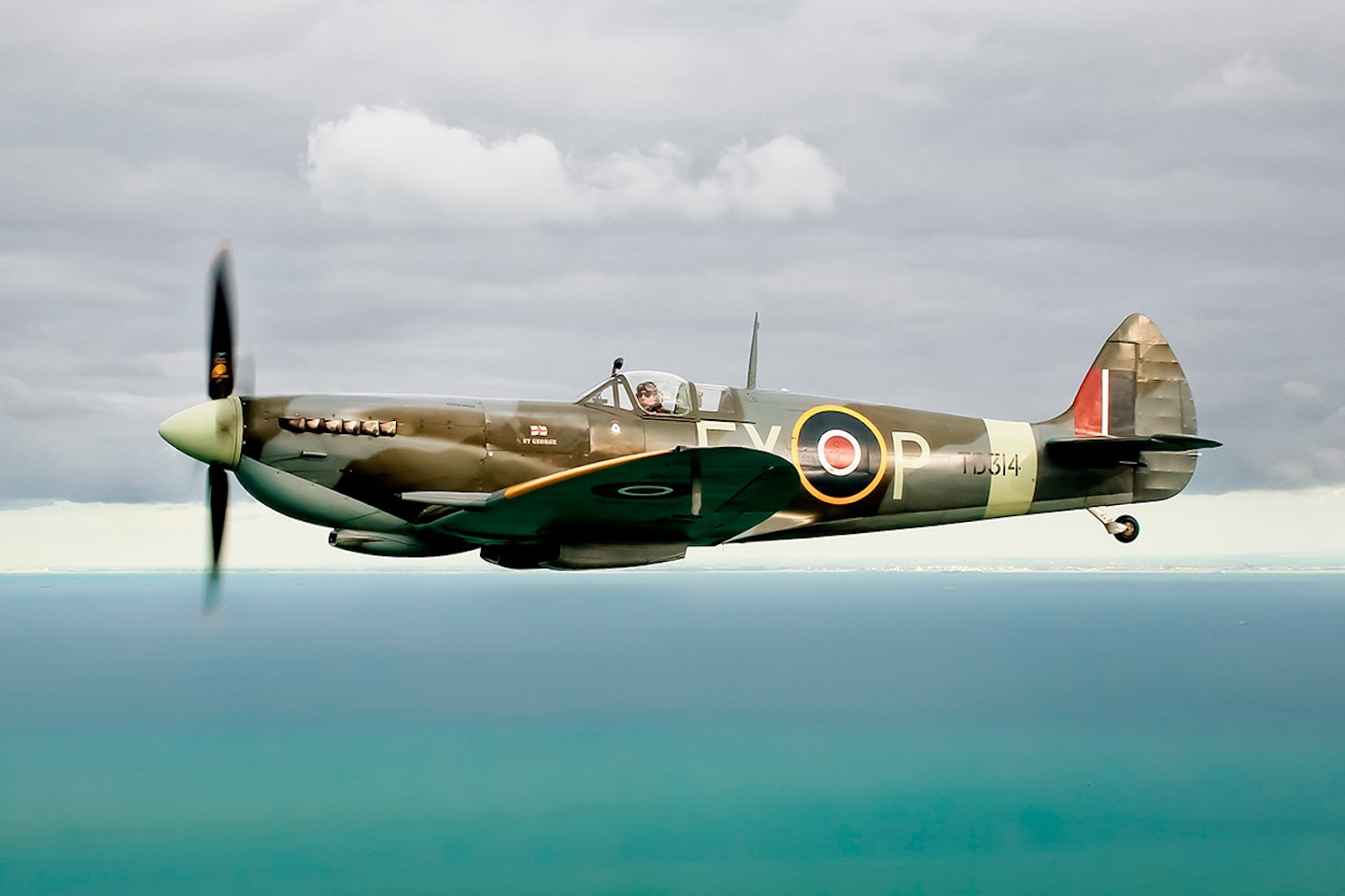 Fly Alongside a Spitfire - Castle Ashby Tour