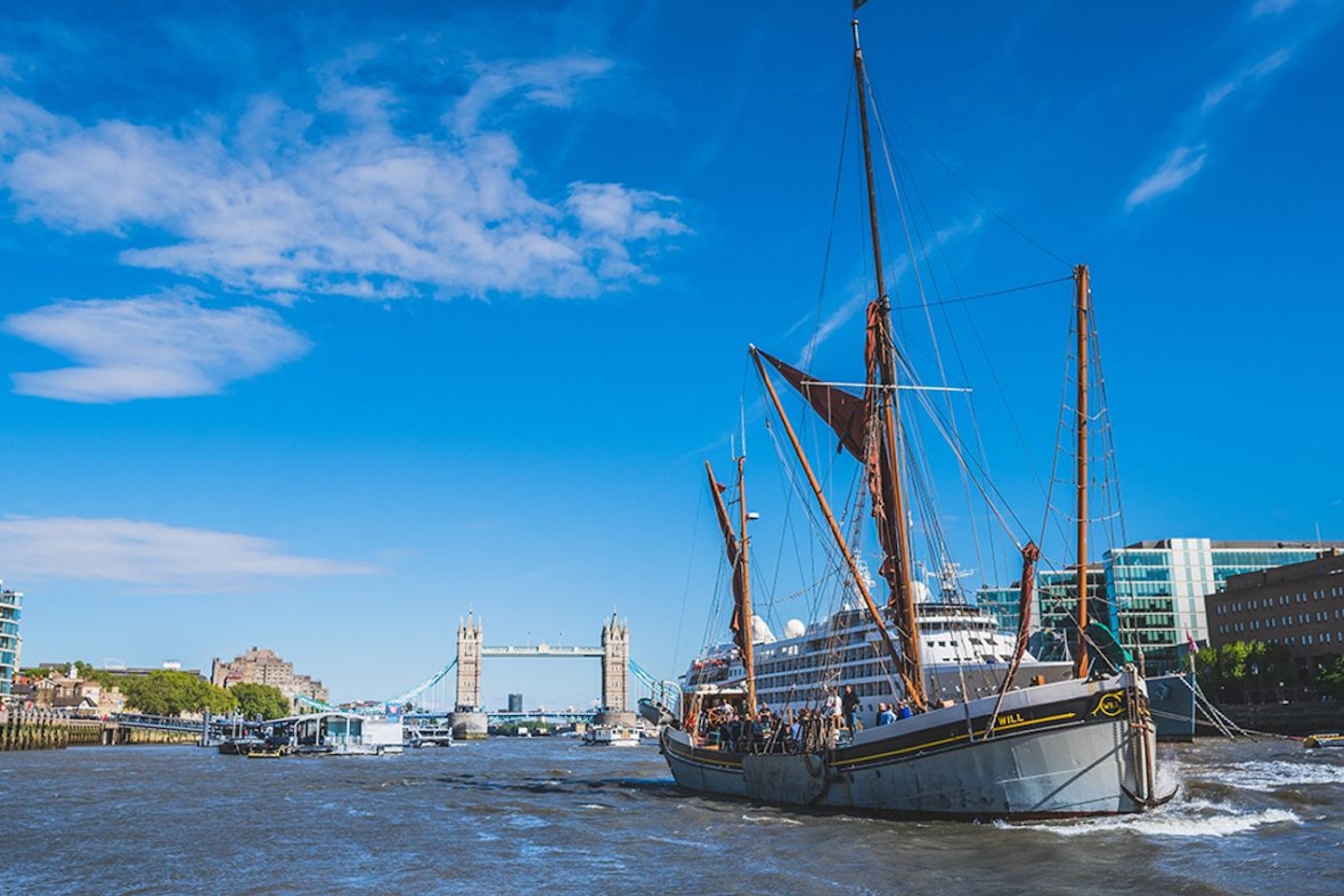 Immersive Tour on The Thames Sailing Barge and Lunch