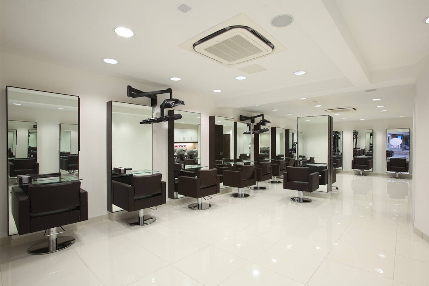 Luxury Blow Dry at Award-Winning HOB Salons