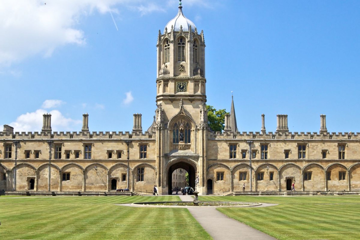 University and City of Oxford Walking Tour and Riverside Afternoon Tea with Bubbly for Two