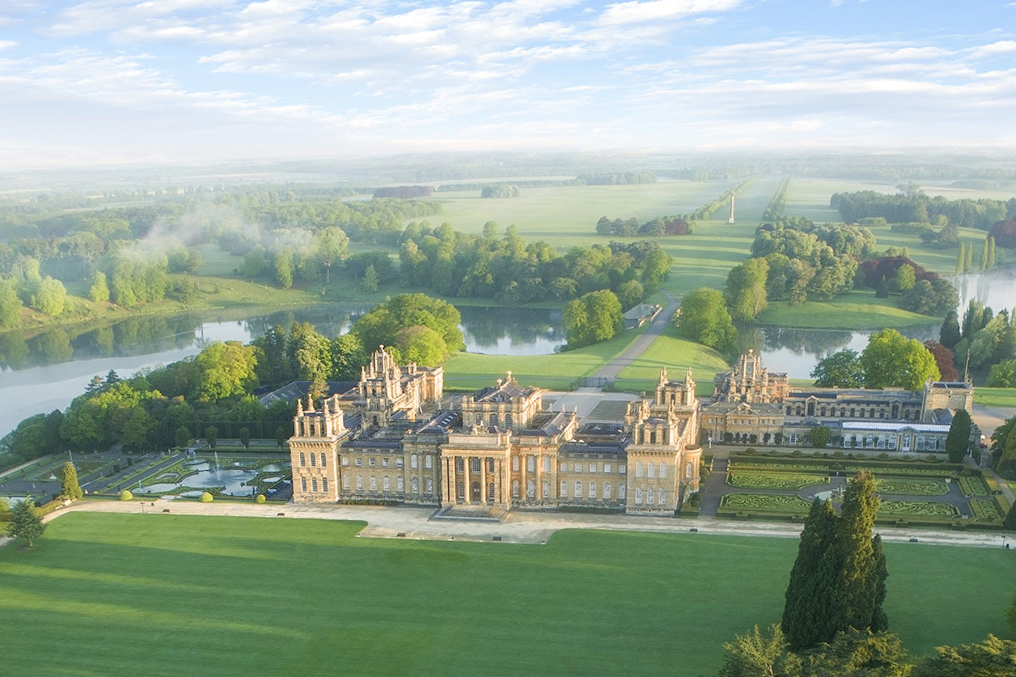 Visit to Blenheim Palace and Lunch at The Crown in Woodstock for Two