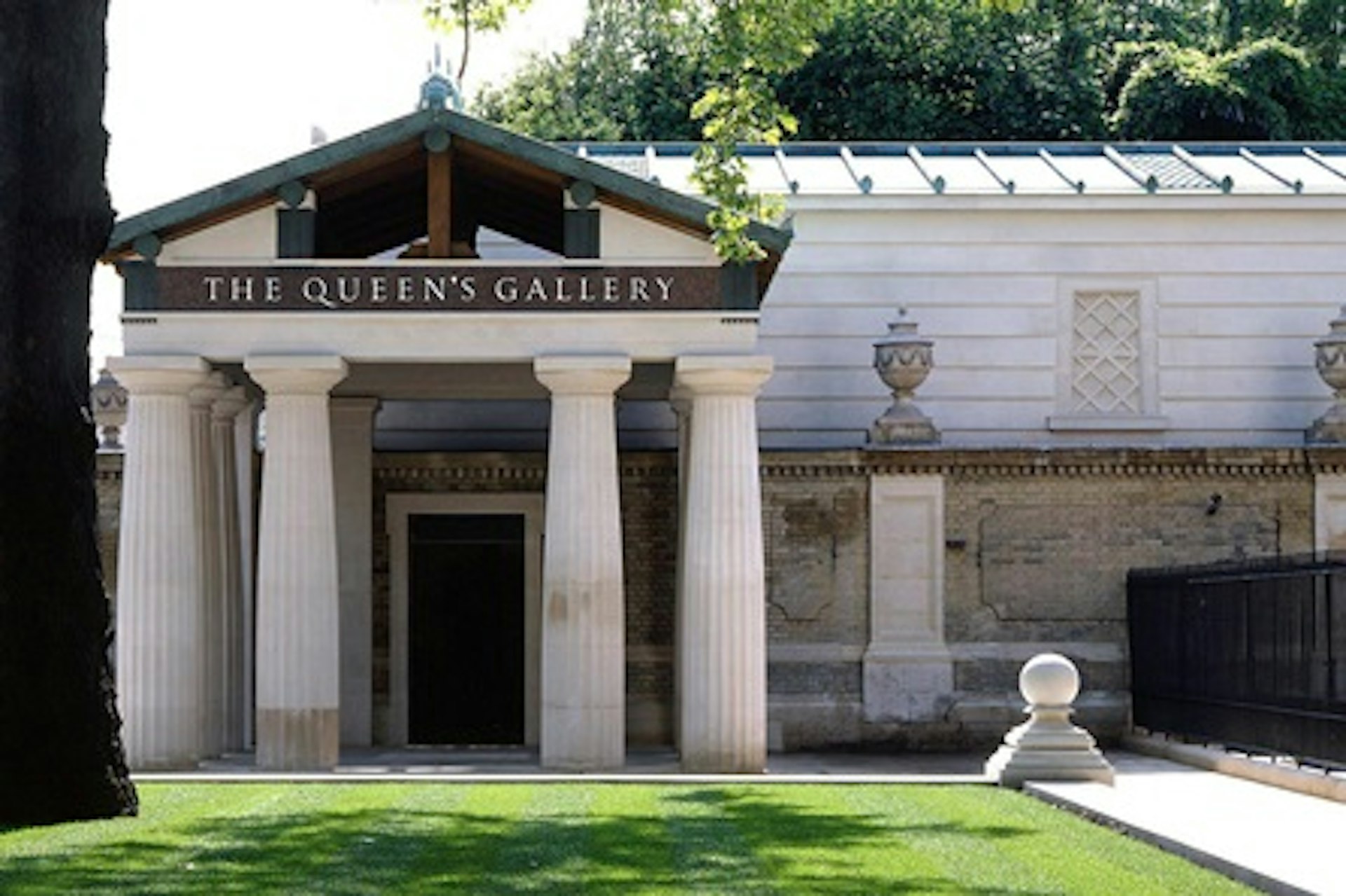 Visit to Queen's Gallery and Royal Afternoon Tea for Two 4
