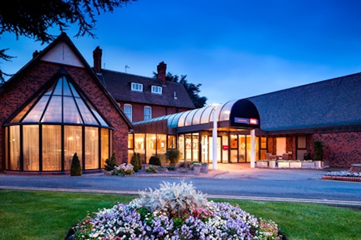 One Night Break with Dinner for Two at the Mercure Hull Grange Park Hotel 1