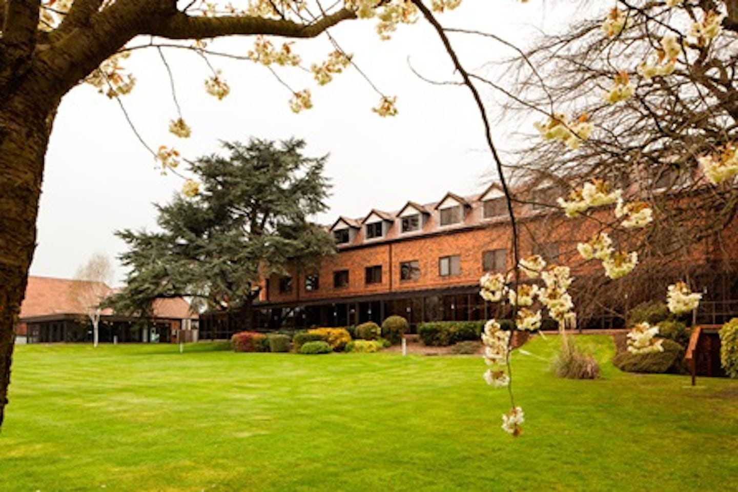 One Night Break with Dinner for Two at the Mercure Hull Grange Park Hotel