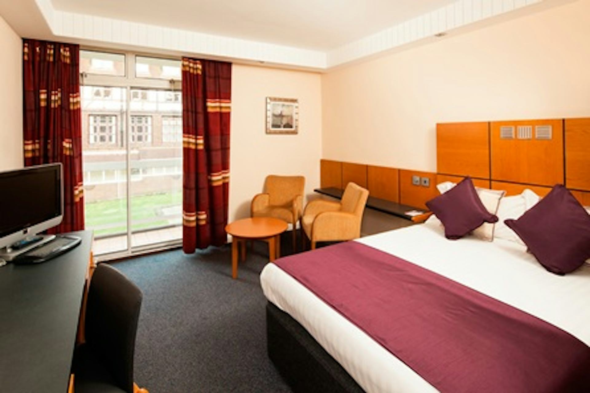 One Night Break with Dinner for Two at the Leeds Parkway Hotel
