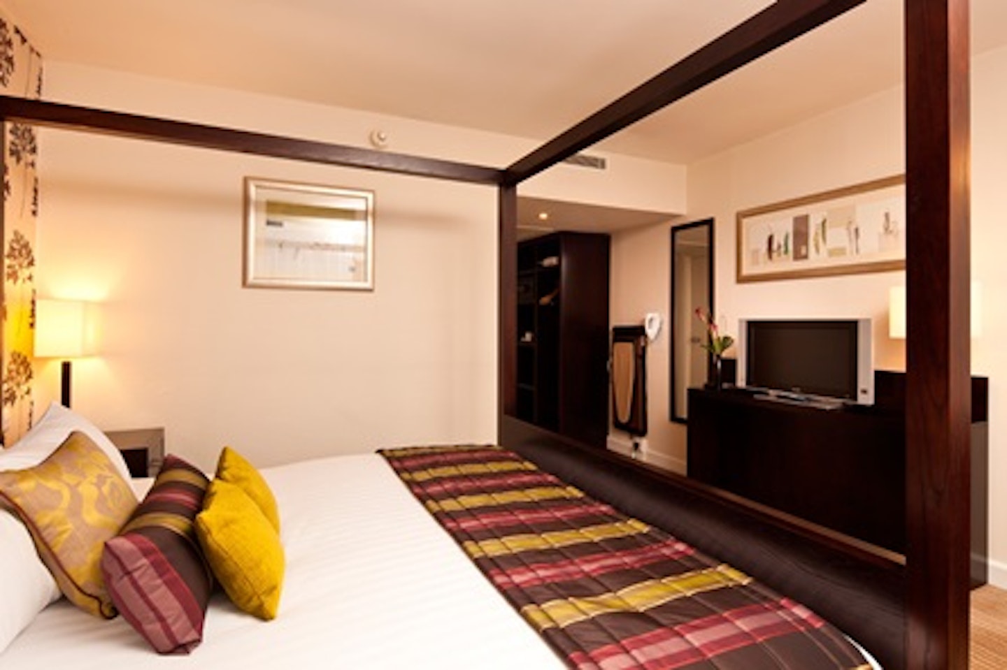 One Night Break for Two at the Mercure Manchester Piccadilly Hotel 3