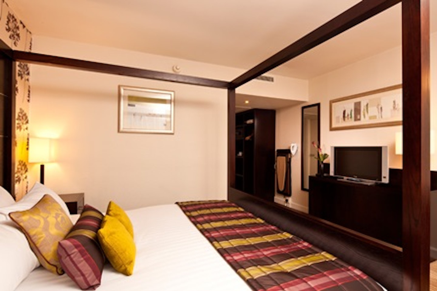 One Night Break with Dinner for Two at the Mercure Manchester Piccadilly Hotel 2