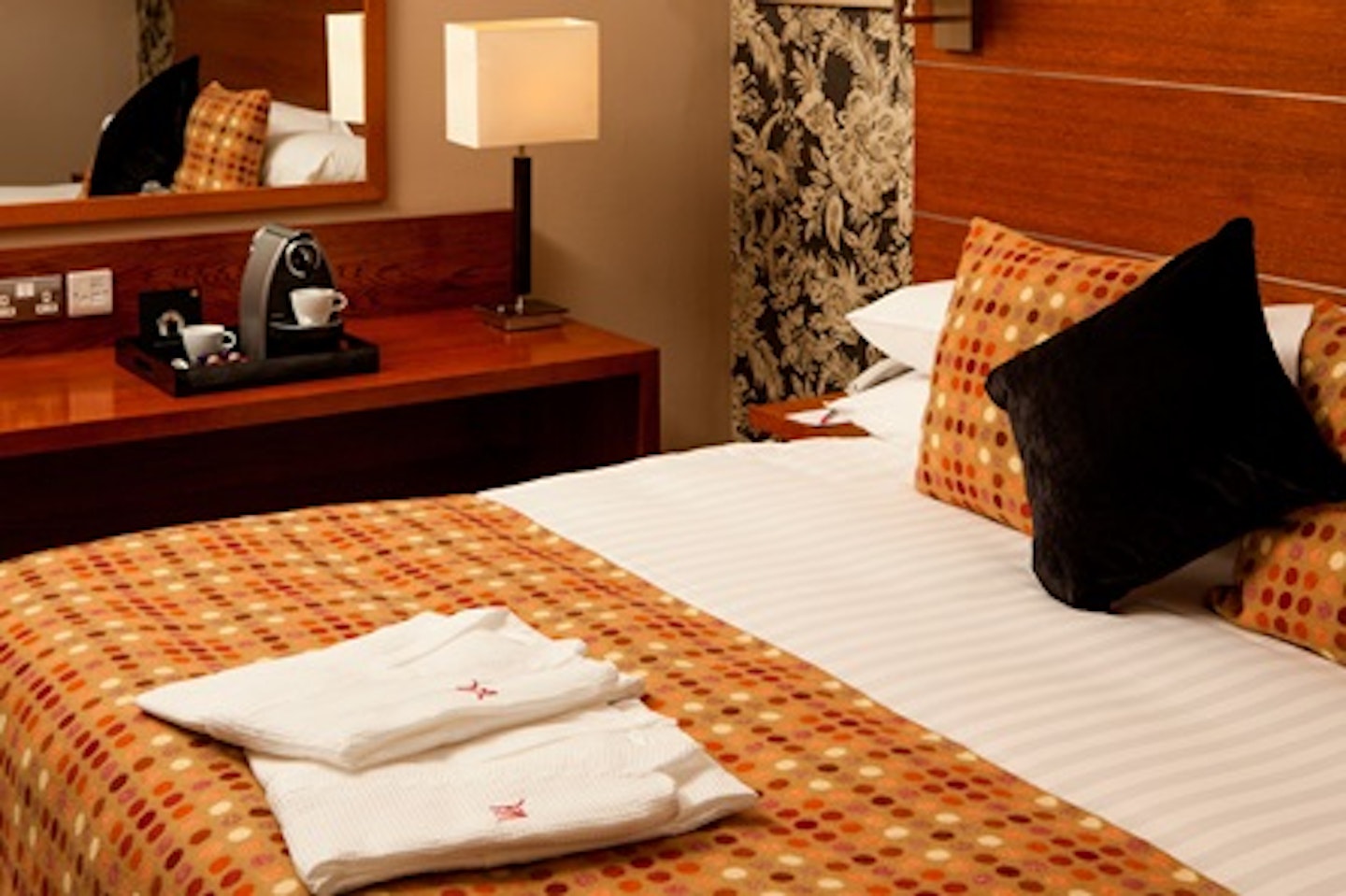 One Night Break with Dinner for Two at the Mercure Livingston Hotel 1