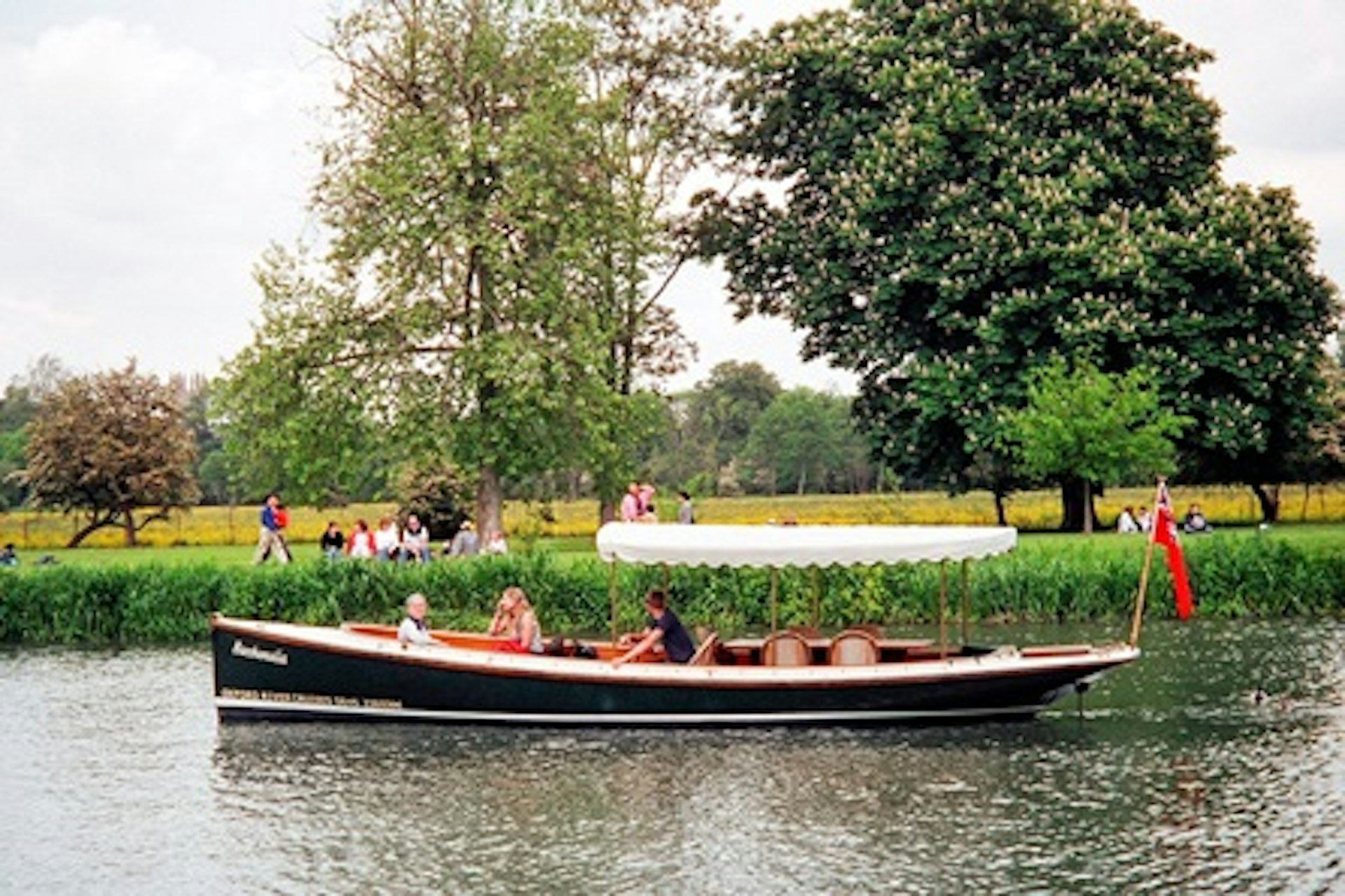 Oxford River Cruise with Prosecco and Three Course Dinner at The Folly for Two 1