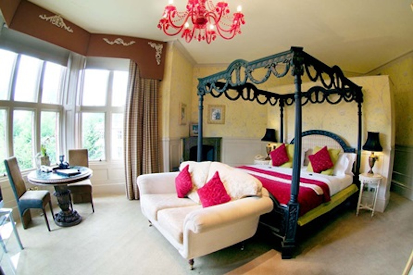 One Night Romantic Escape with Prosecco and Dinner for Two at Ruthin Castle 2