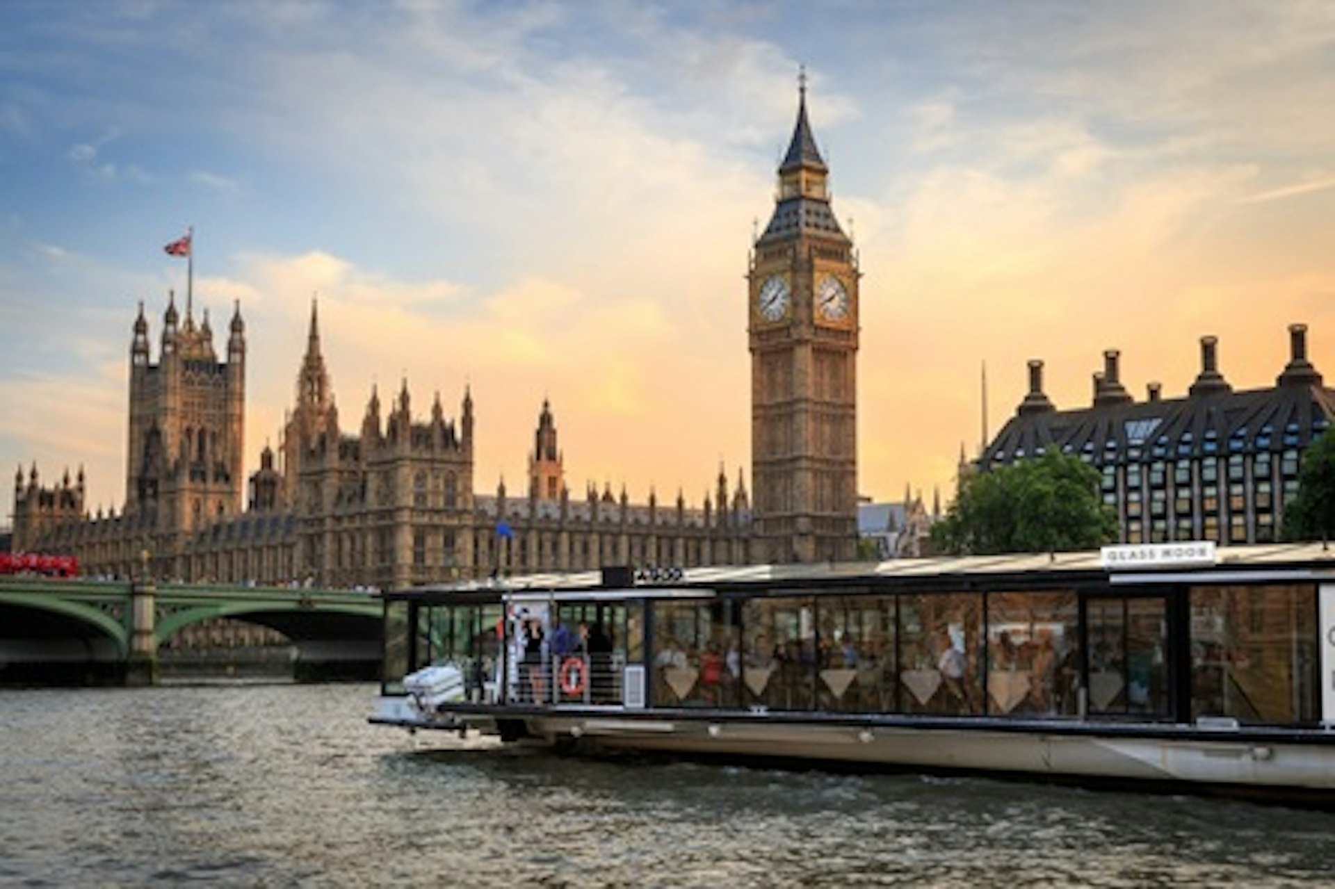 Bateaux London Three Course Sunday Lunch River Cruise with Live Music for Two 1
