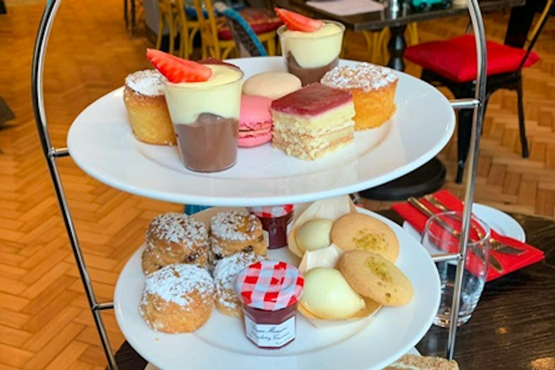Champagne Afternoon Tea and Thames River Cruise for Two 3