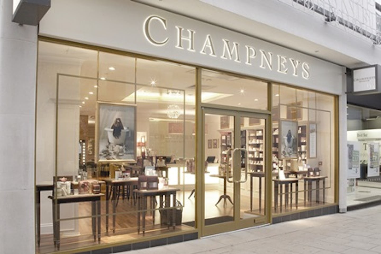 Champneys City Spa Express Manicure and Back Massage