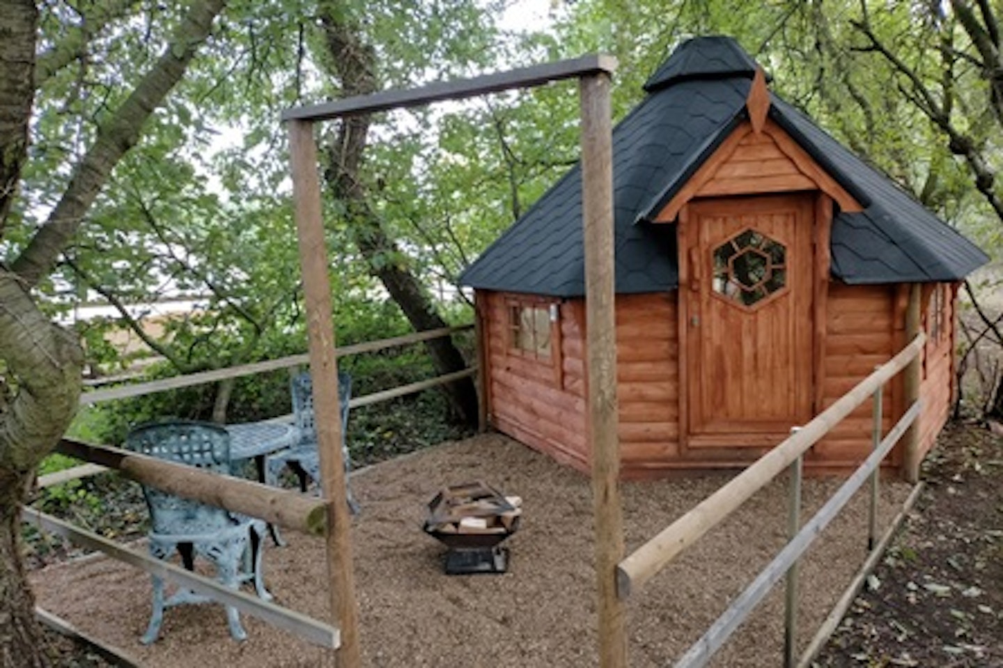 Cosy One Night Hobbit Hut Escape with Outdoor Spa Use and Champagne for Two at Oak Lodge Retreat 3