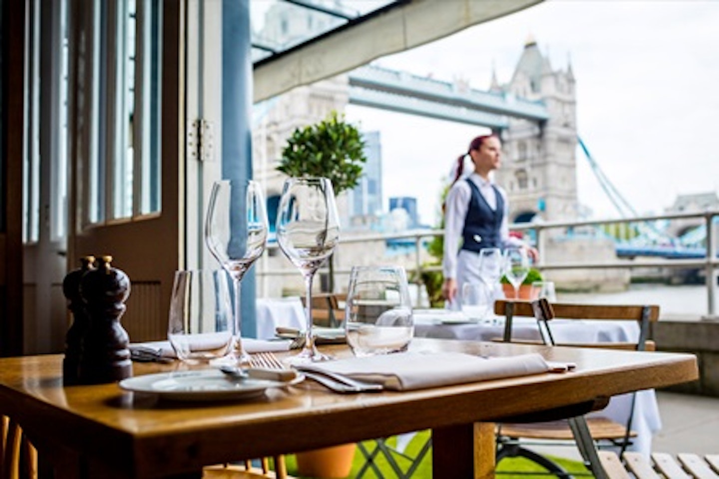 Date Night with Three Course Dinner and Fizz for Two at Butlers Wharf Chop House 1