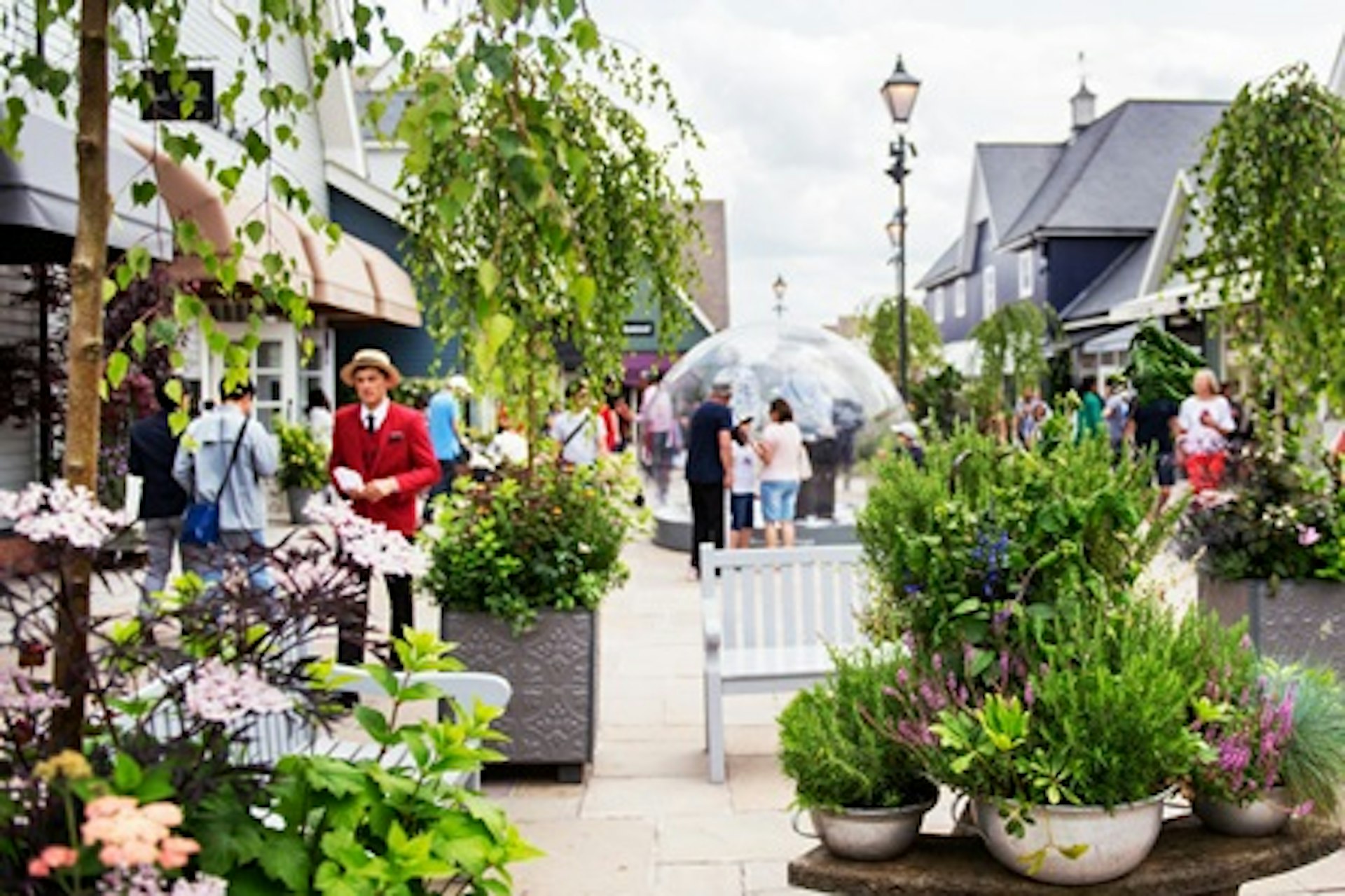 Designer Shopping Experience with Lunch at Bicester Village 1