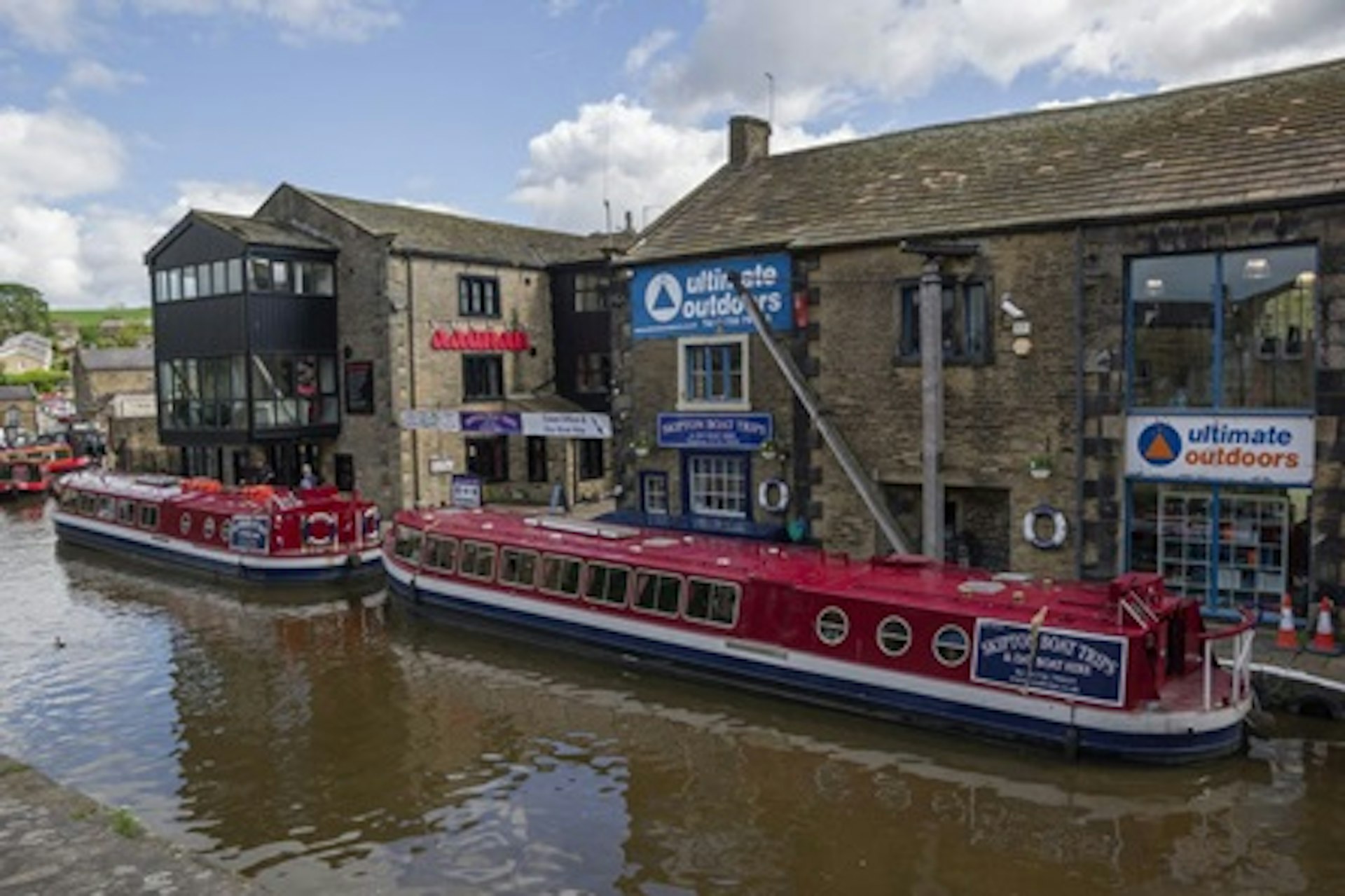 Drinks Ahoy Gin and Cocktail Cruise on the Leeds & Liverpool Canal for Two 3
