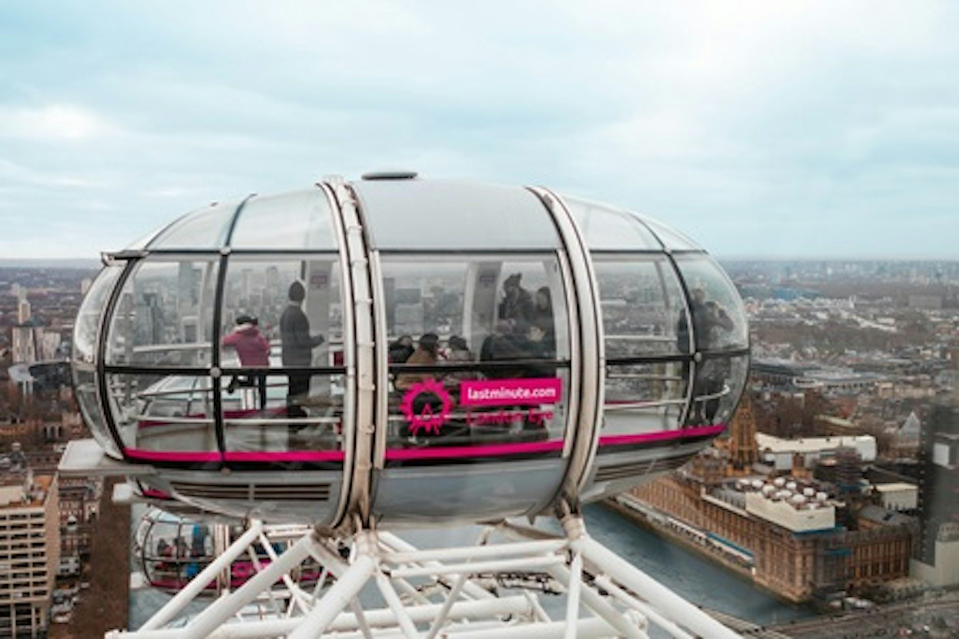 Explore London with Sightseeing Bus Tour, River Cruise and London Eye for Two 4