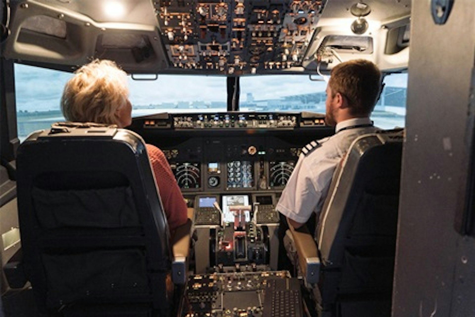 Flight Simulator Experience Aboard a Boeing 737 - 45 minutes 1