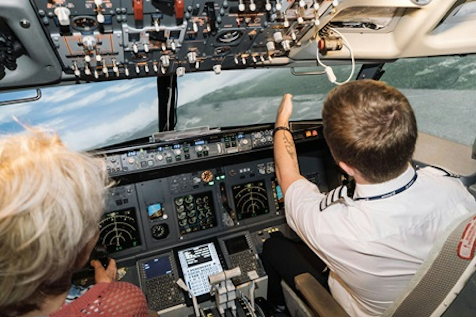 Boeing 737 Flight Simulator Experience, 60 minutes 1