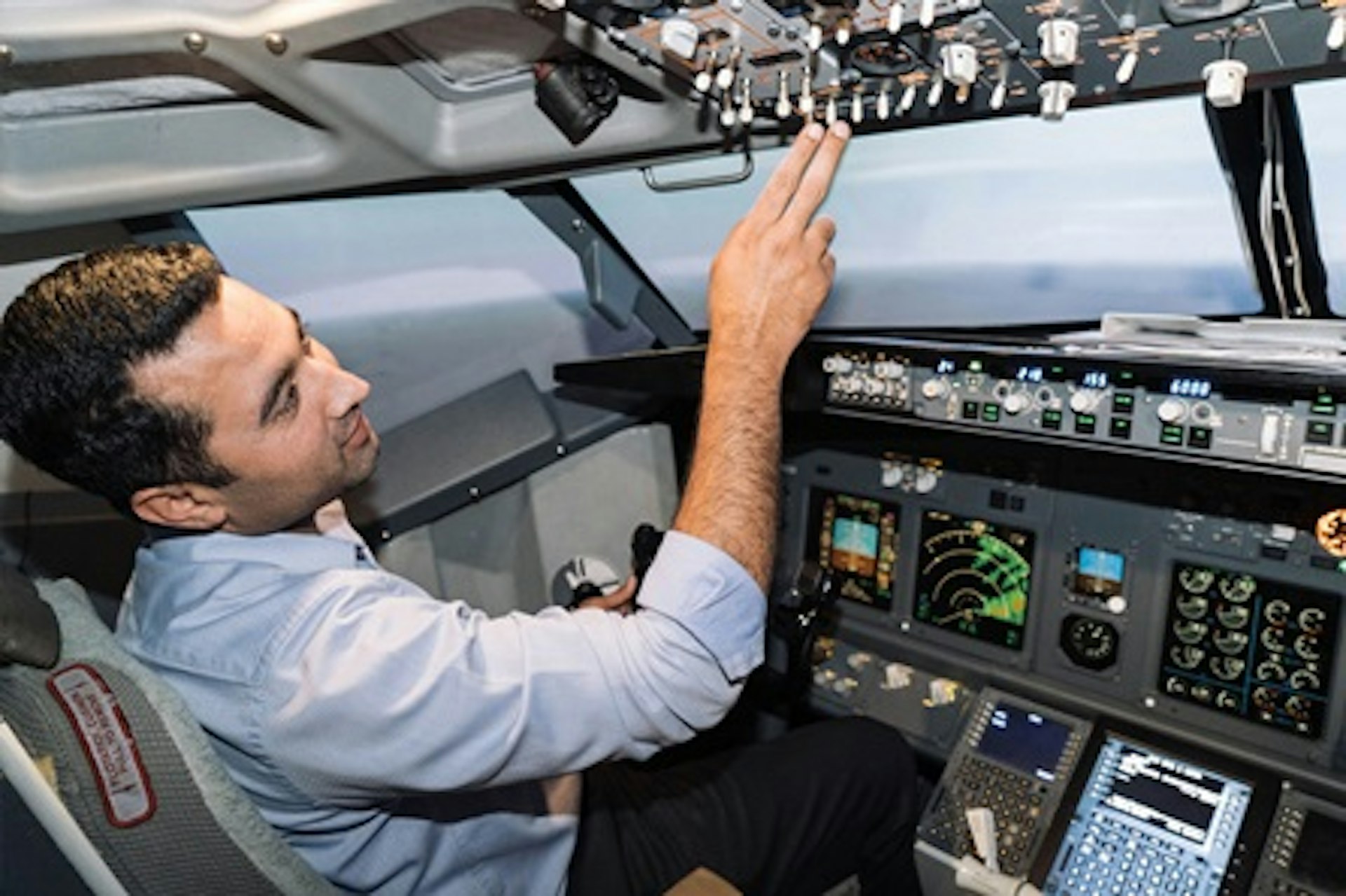 Flight Simulator Experience Aboard a Boeing 737 - 90 minutes 1
