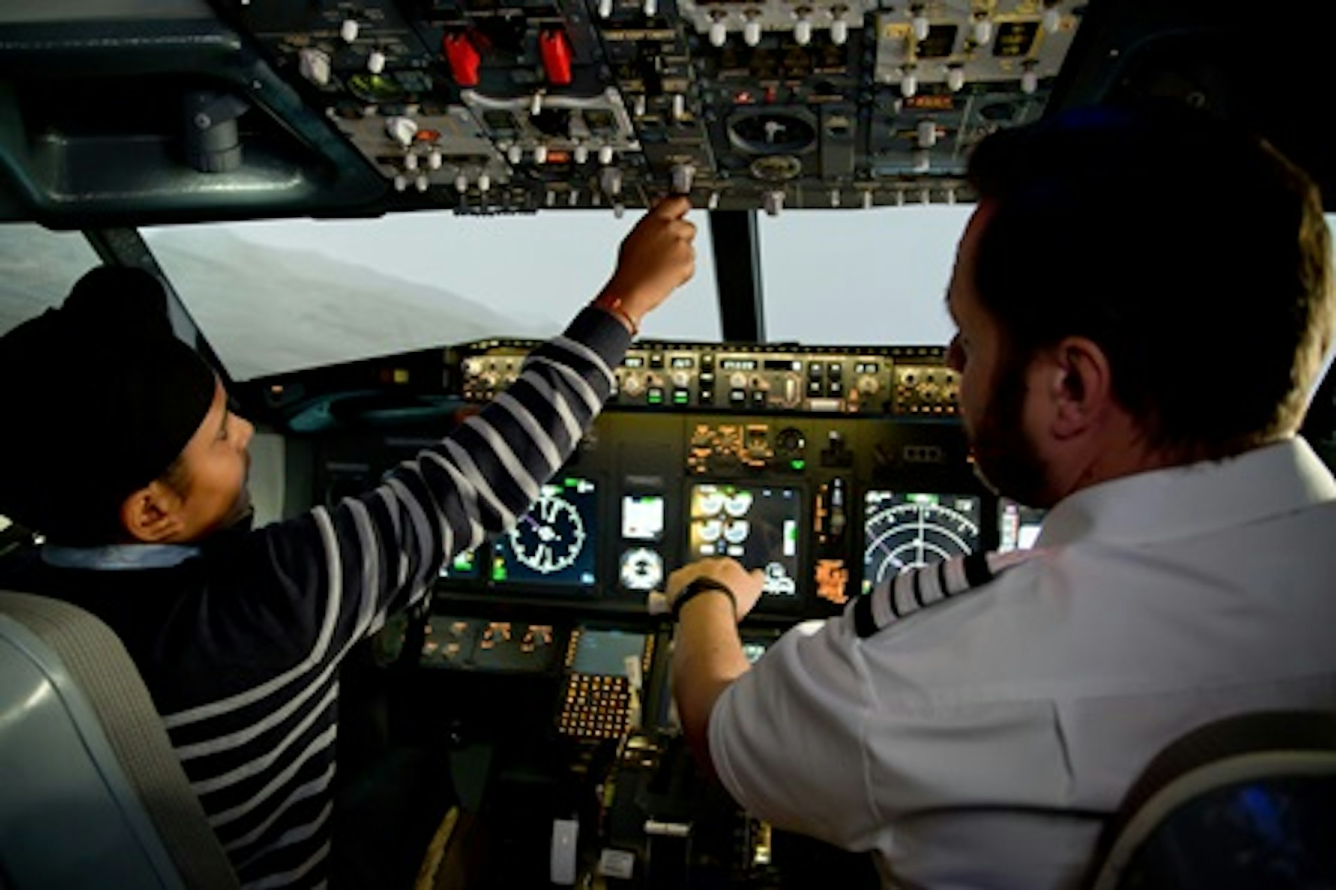 Flight Simulator Experience Aboard a Boeing 737 - 120 minutes 3