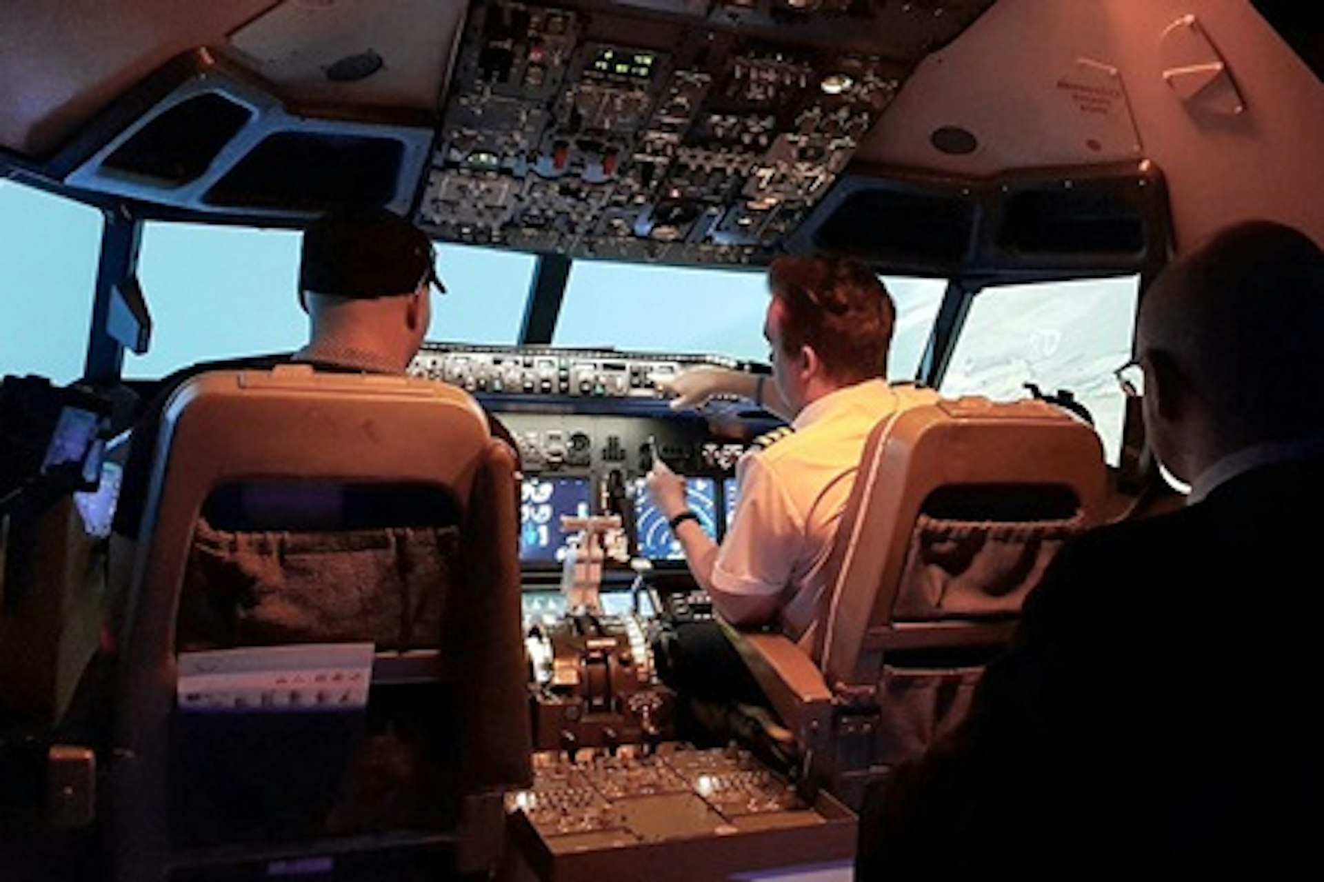 Flight Simulator Experience Aboard a Boeing 737 - 120 minutes 4