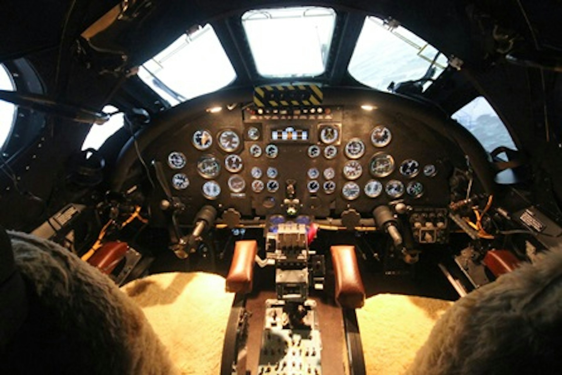 Fly the World's Only Vulcan Bomber Flight Simulator - 30 minutes 4