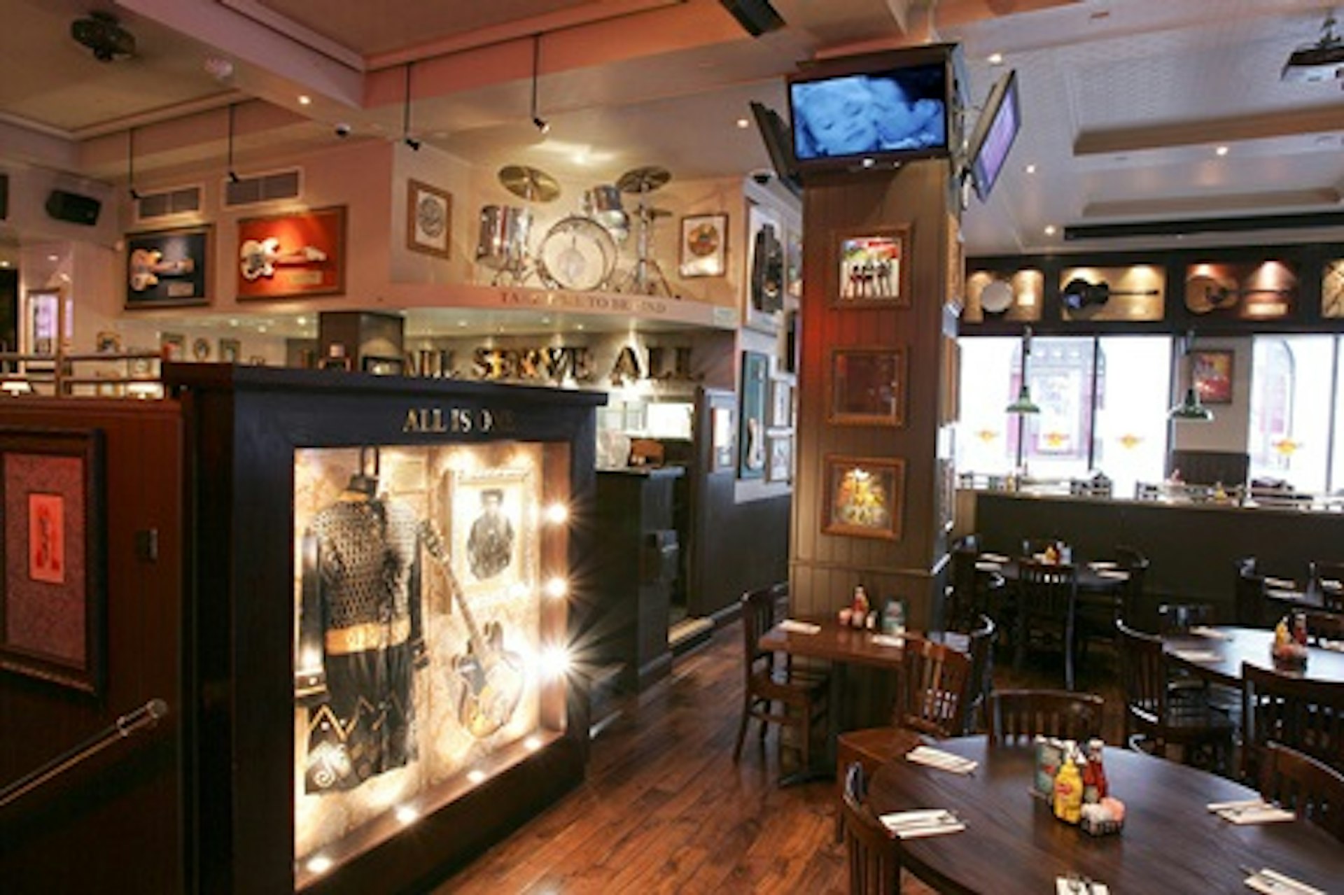 Hard Rock Cafe London Dining Experience with Drinks for Two 1