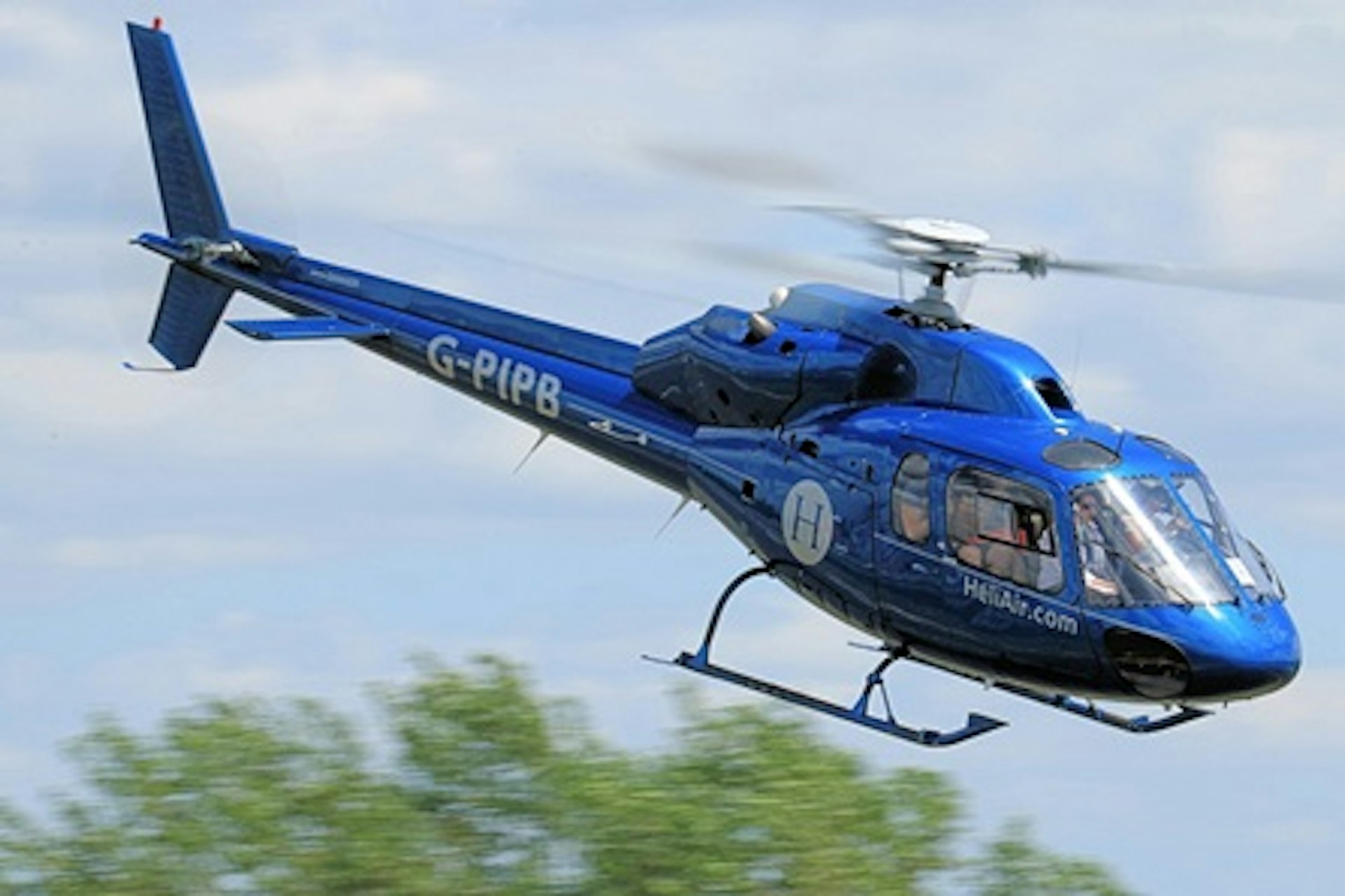 Helicopter Sightseeing Flight of London for Two 2
