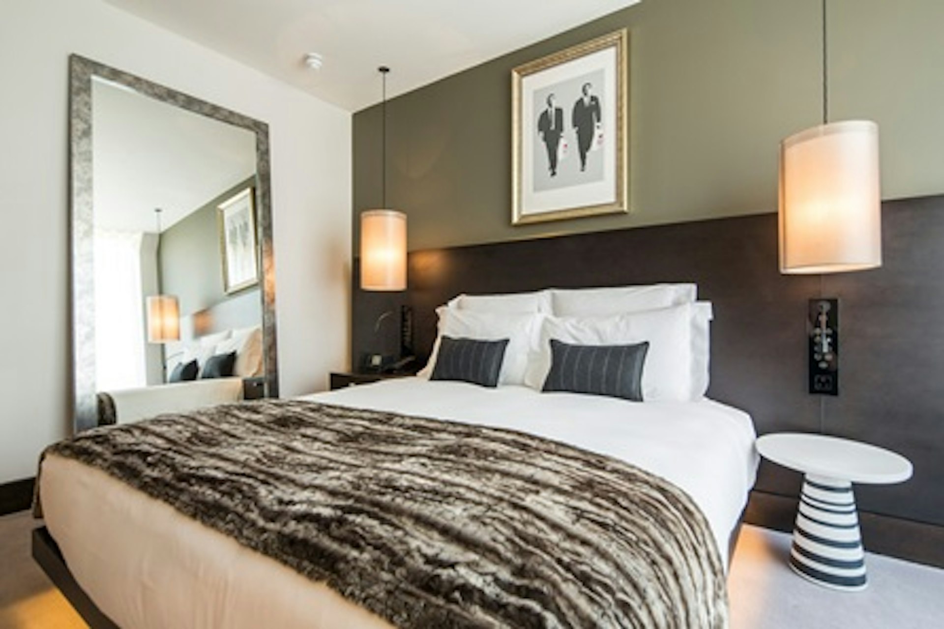 Luxury 5* London One Night Break with Champagne for Two at South Place Hotel 3