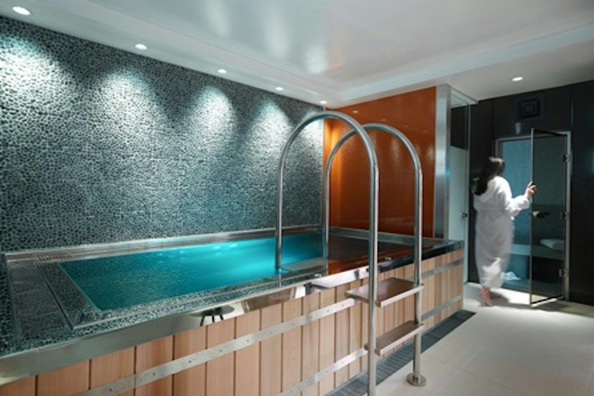 Luxury Midweek Spa Delight with Treatments and Cream Tea for Two at the 5* Athenaeum Hotel, Mayfair 3
