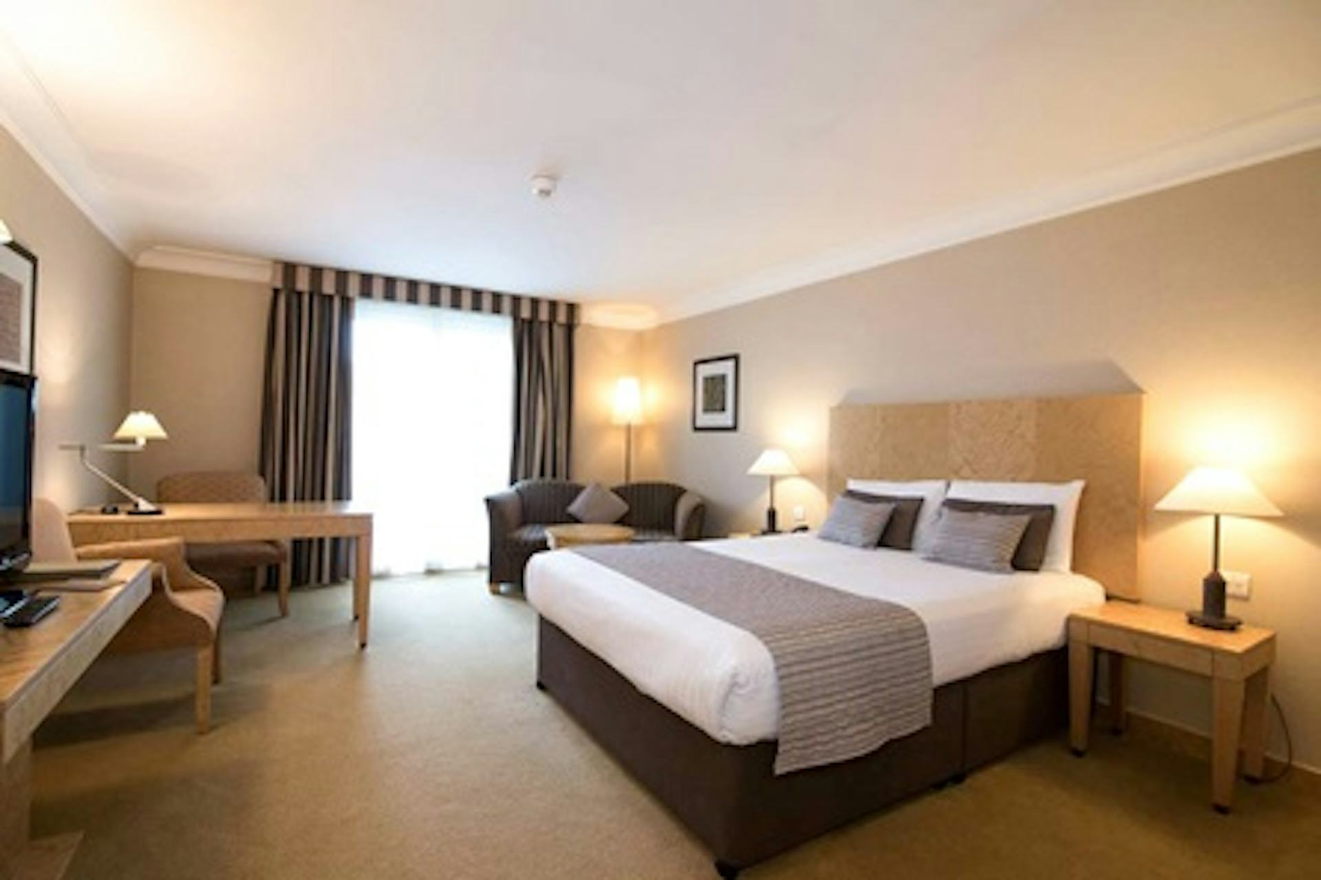 One Night Berkshire Break with Dinner and Prosecco for Two at Regency Park Hotel