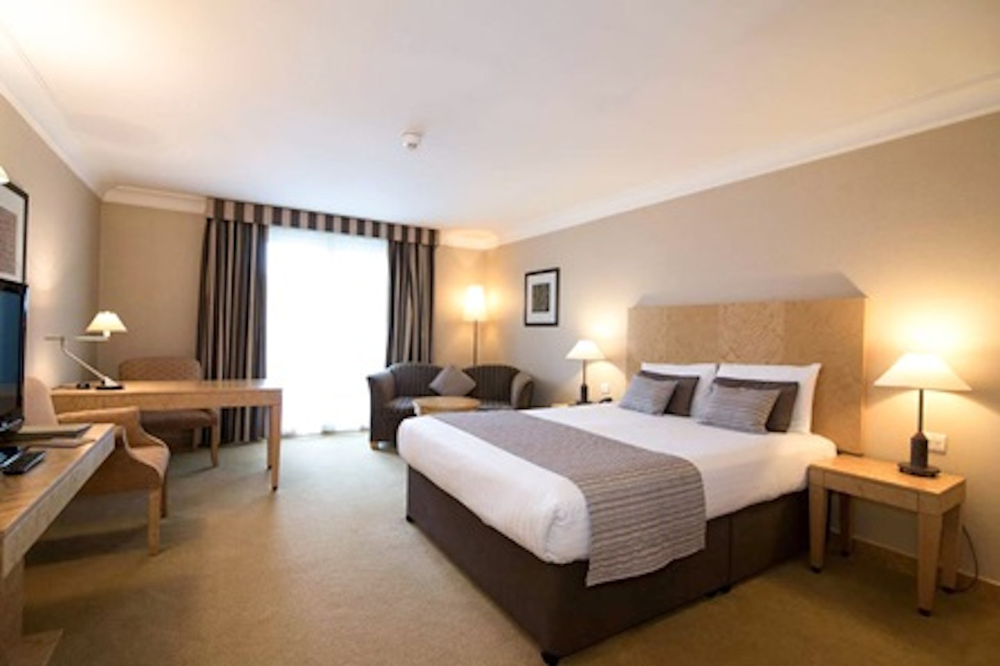 One Night Berkshire Break with Dinner and Prosecco for Two at Regency Park Hotel 2