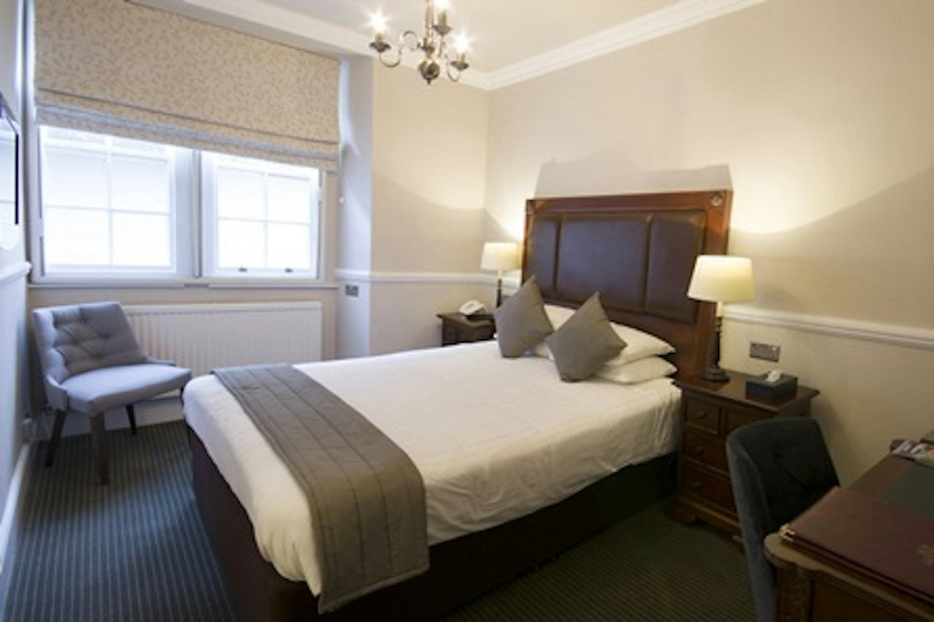 One Night Cotswolds Inn Break with Dinner for Two at The Snooty Fox 2