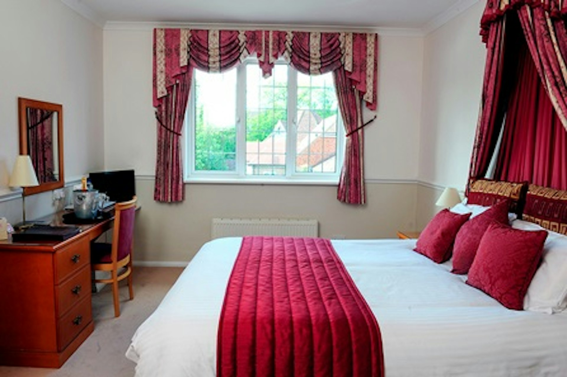 One Night Garden of England Escape with Champagne for Two at Little Silver Country Hotel 2