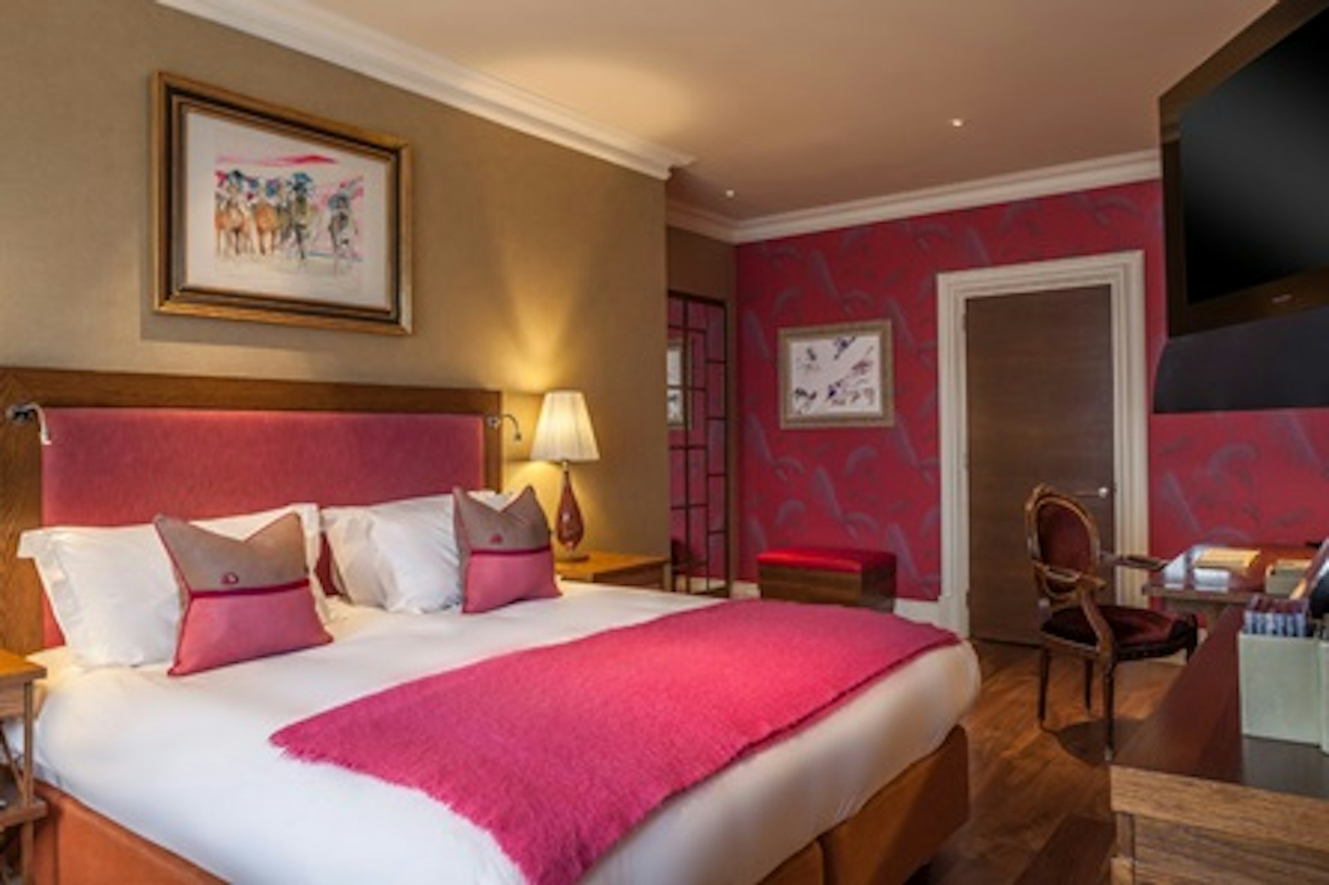 One Night Pamper Break with Treatment and Prosecco for Two at the 5* Roseate Reading 2