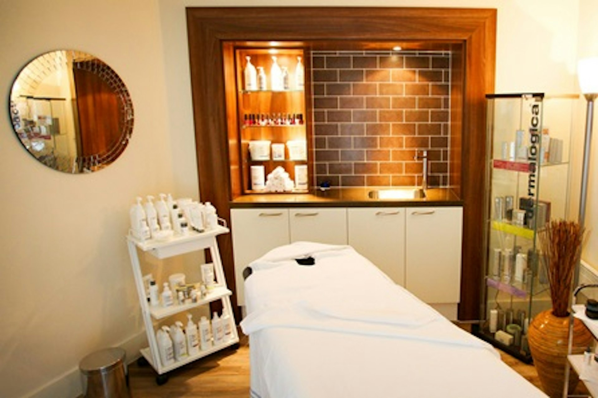 One Night Pamper Break with Dinner for Two in Berkshire 4