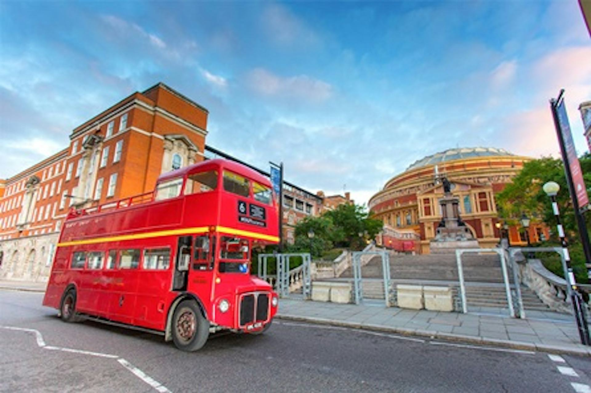 QI - The London Myth Busting Tour on a Vintage Bus with Pub Lunch for Two
