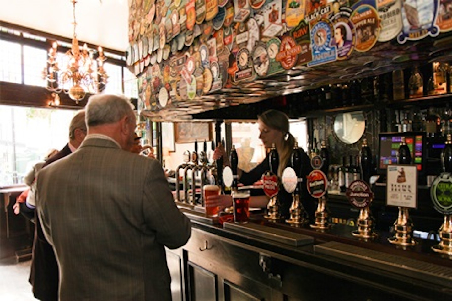 QI - The London Myth Busting Tour on a Vintage Bus with Pub Lunch for Two 3