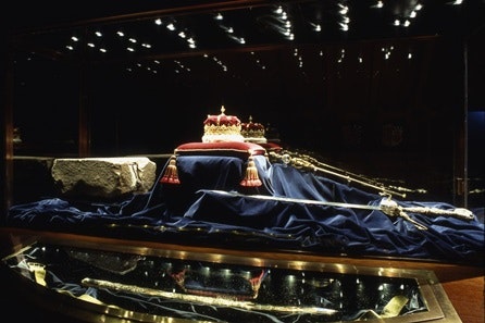 Visit to Edinburgh Castle with Three Course Meal at Gusto Italian for Two 4