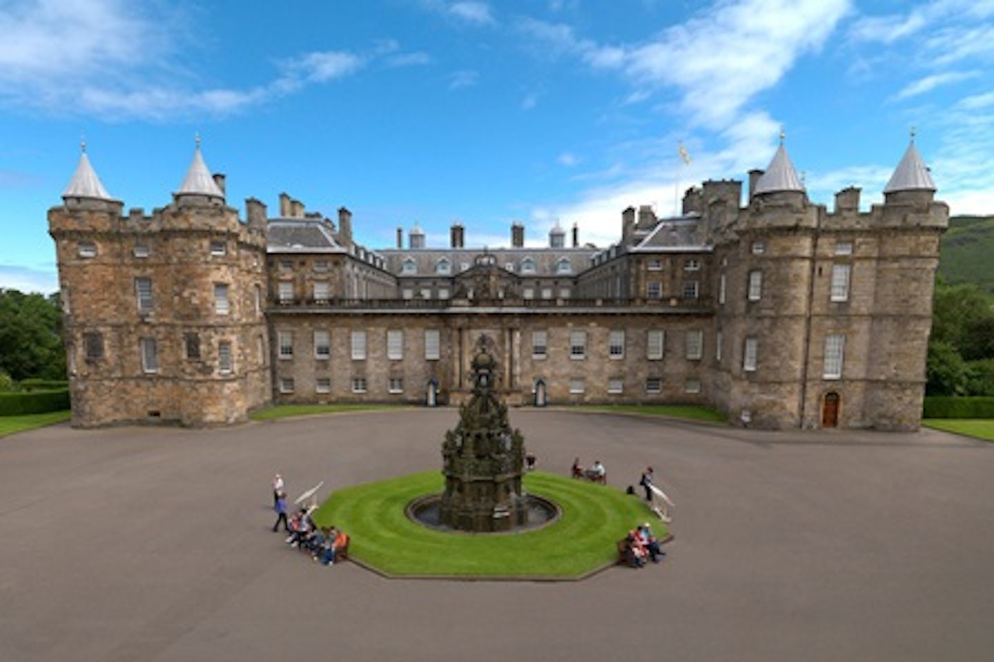 One Night Edinburgh Break with Dinner and Visit to the Palace of Holyroodhouse and The Queen’s Gallery for Two 1