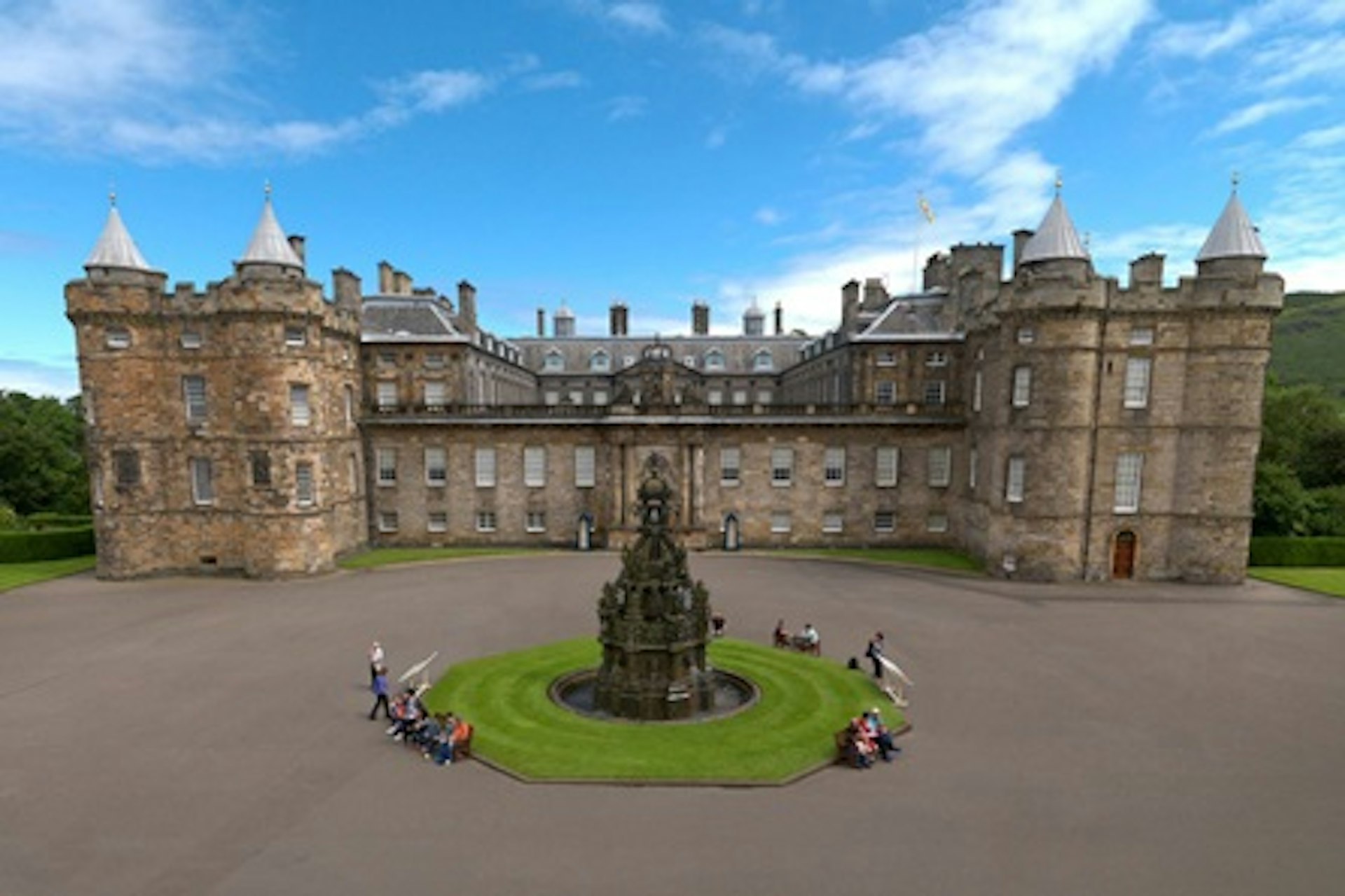 One Night Edinburgh Break with Dinner and Visit to the Palace of Holyroodhouse and The Queen’s Gallery for Two 1