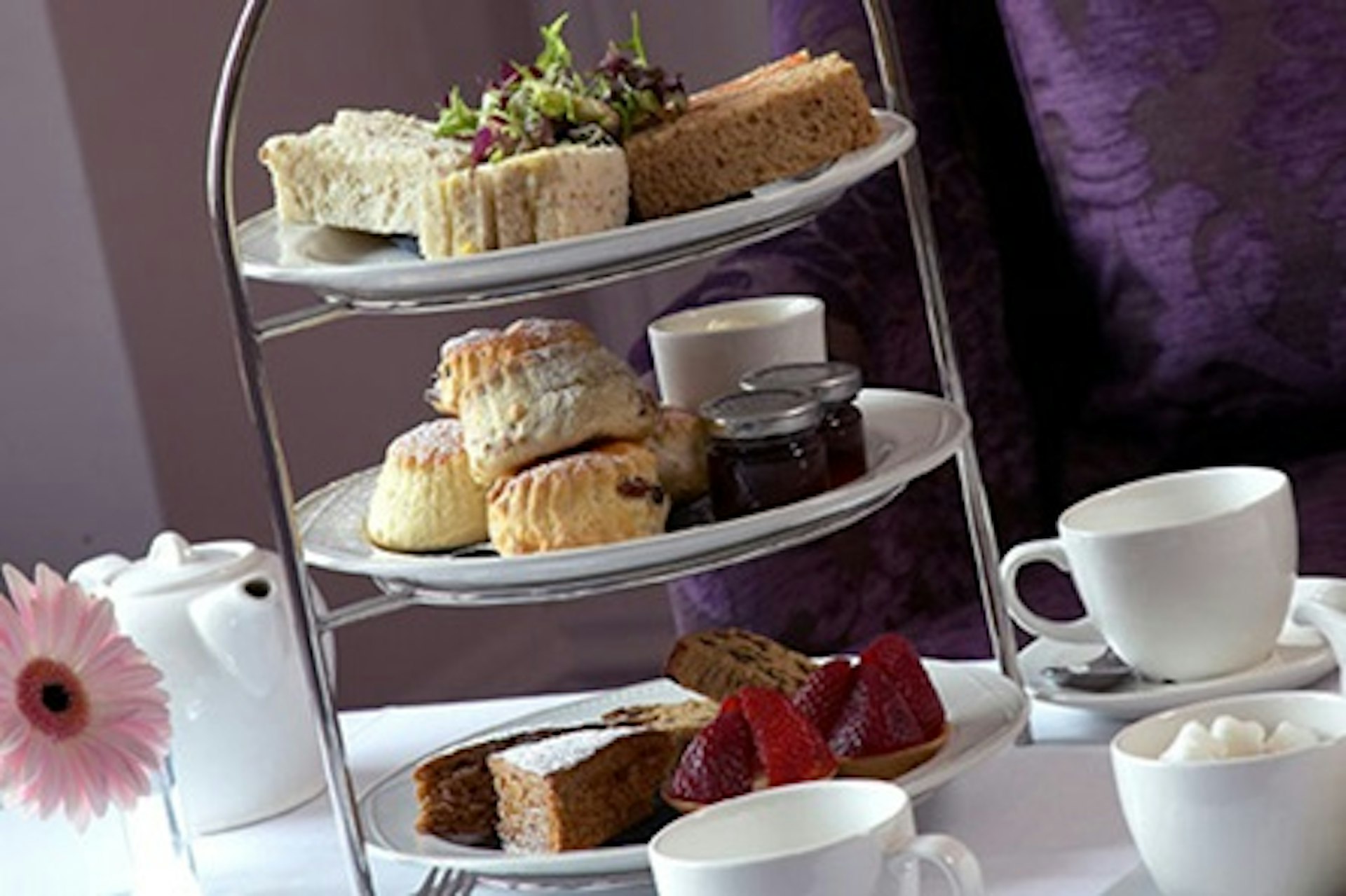 Visit to Windsor Castle and Afternoon Tea for Two 3