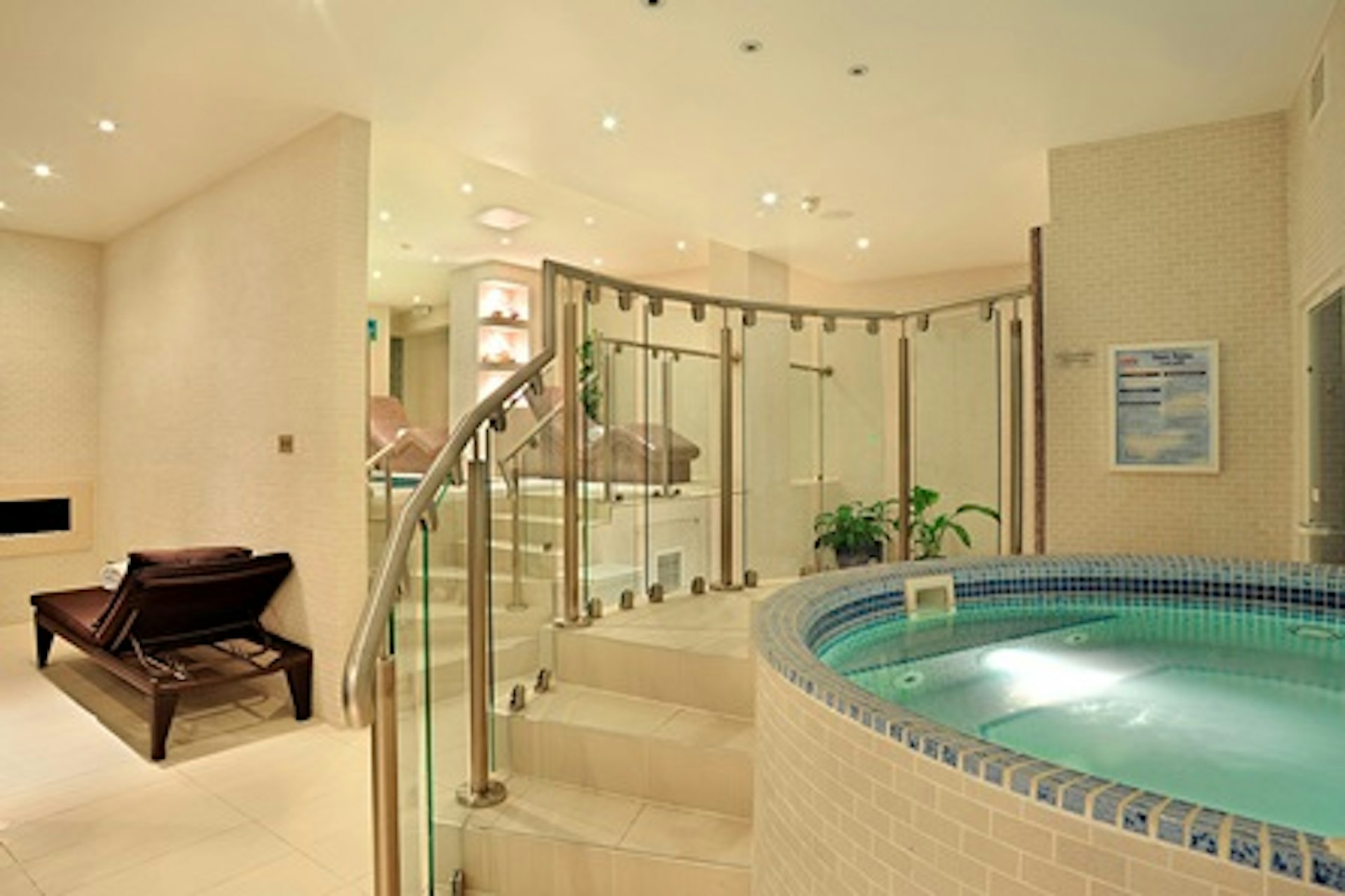 Weekday Spa Relaxation with Treatment and Prosecco at the 5* Montcalm Hotel, London 3